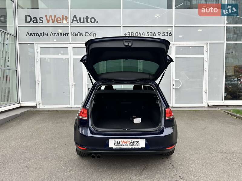 Хетчбек Volkswagen Golf 2015 в Києві