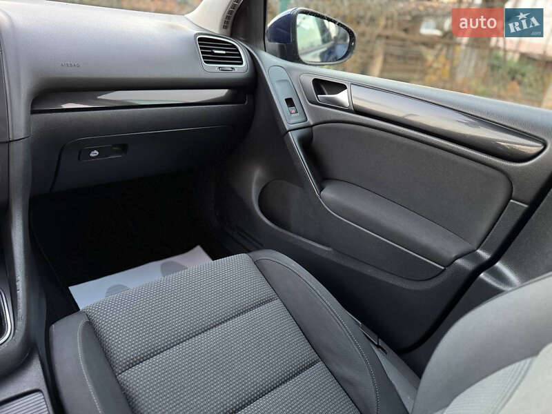 Хэтчбек Volkswagen Golf 2010 в Дрогобыче