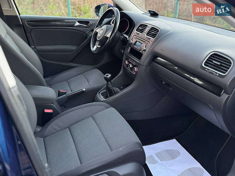 Хэтчбек Volkswagen Golf 2010 в Дрогобыче