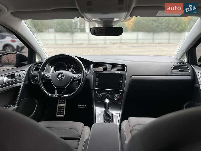 Універсал Volkswagen Golf 2017 в Луцьку
