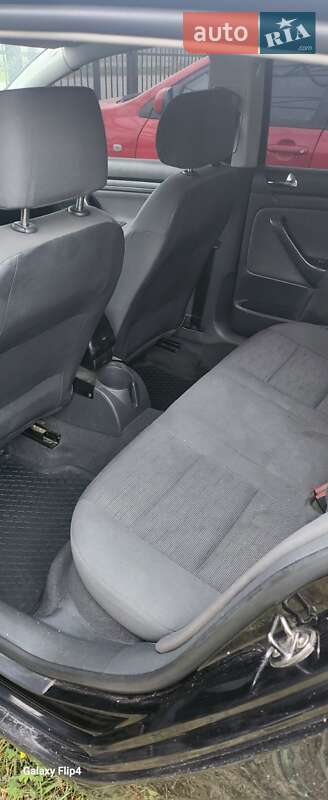 Хэтчбек Volkswagen Golf 2004 в Конотопе