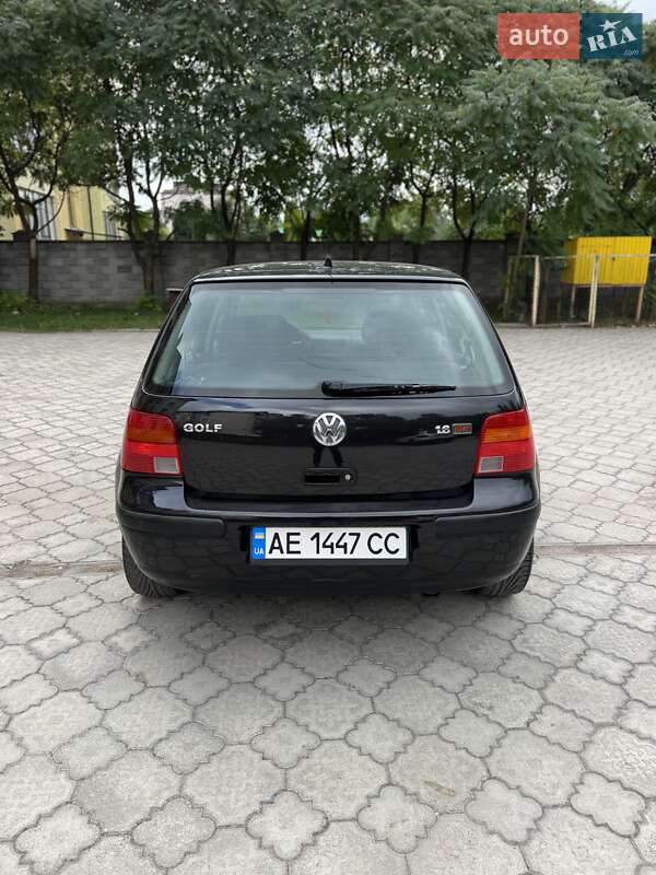 Хетчбек Volkswagen Golf 2002 в Рівному