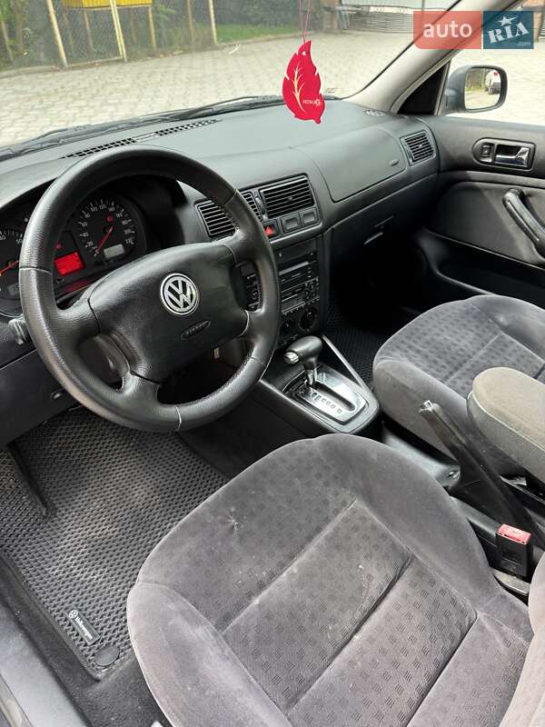 Хетчбек Volkswagen Golf 2002 в Рівному