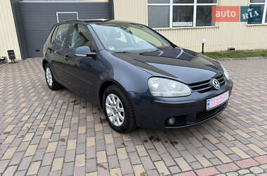 Хетчбек Volkswagen Golf 2004 в Рівному