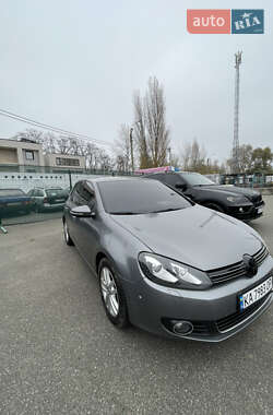 Хетчбек Volkswagen Golf 2011 в Іванковичах