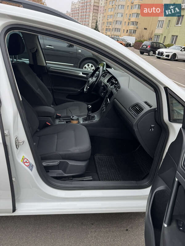 Хэтчбек Volkswagen Golf 2013 в Софиевской Борщаговке