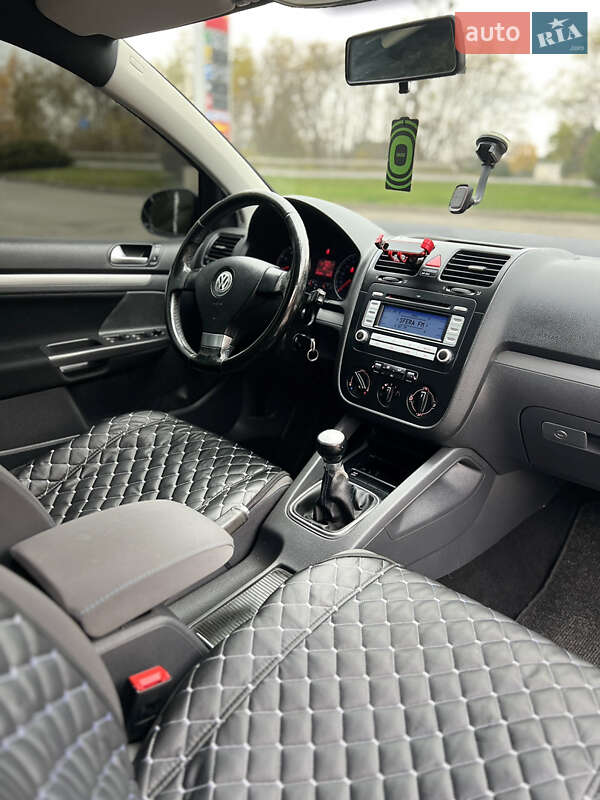 Хэтчбек Volkswagen Golf 2007 в Ровно