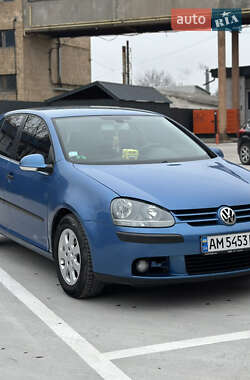Хетчбек Volkswagen Golf 2004 в Звягелі