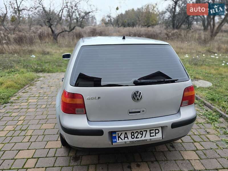 Хэтчбек Volkswagen Golf 1998 в Гадяче