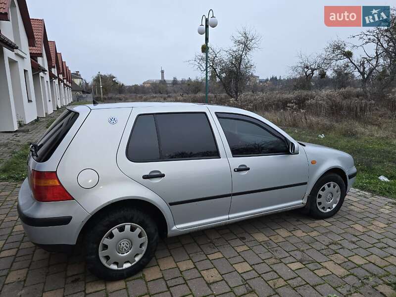 Хэтчбек Volkswagen Golf 1998 в Гадяче