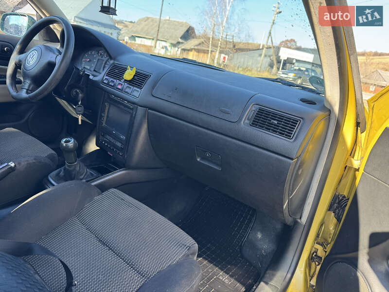 Хэтчбек Volkswagen Golf 1998 в Стрые