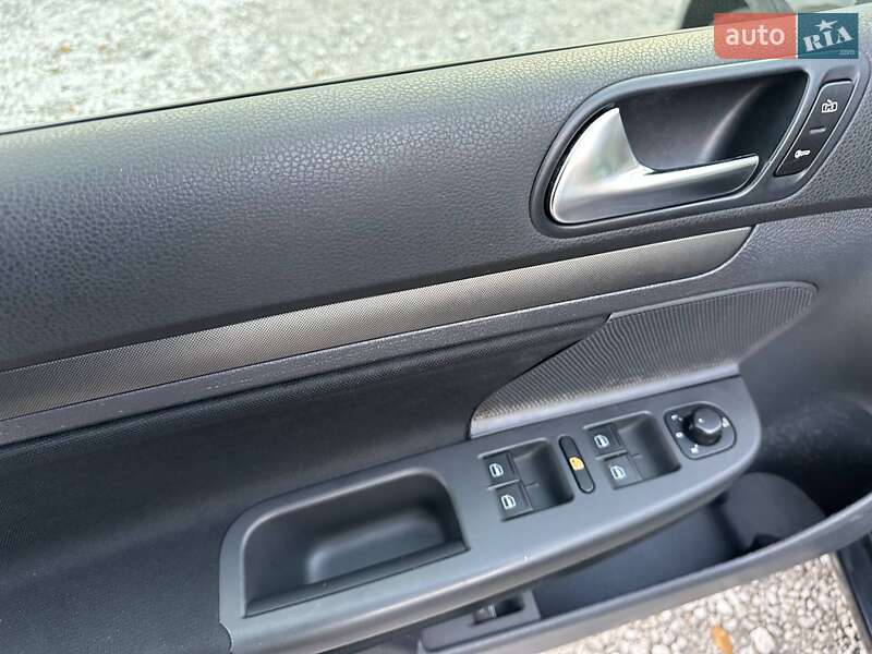 Хэтчбек Volkswagen Golf 2007 в Каменском