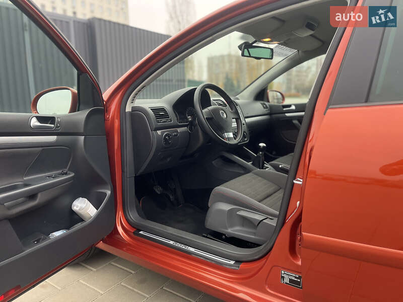 Хетчбек Volkswagen Golf 2007 в Черкасах