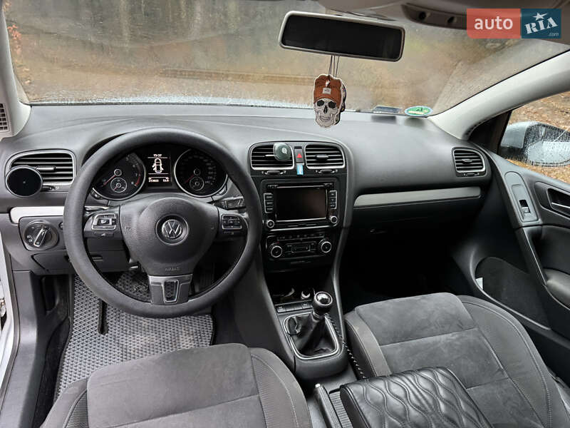 Хетчбек Volkswagen Golf 2009 в Рівному