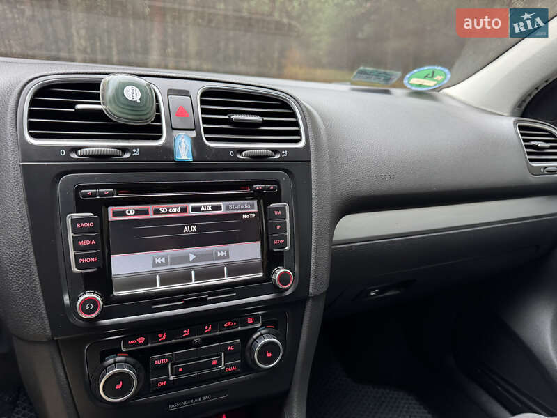 Хетчбек Volkswagen Golf 2009 в Рівному