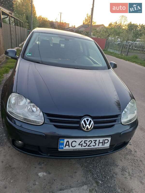 Хэтчбек Volkswagen Golf 2006 в Владимире