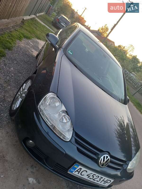 Хэтчбек Volkswagen Golf 2006 в Владимире
