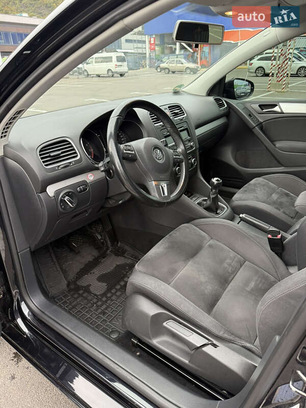 Хетчбек Volkswagen Golf 2010 в Мукачевому