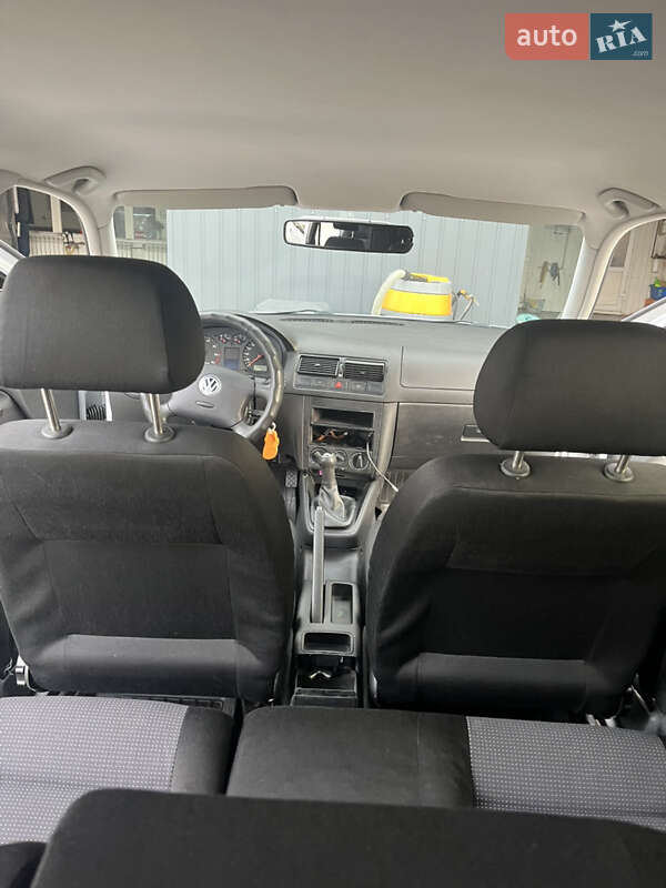 Хетчбек Volkswagen Golf 2002 в Кропивницькому