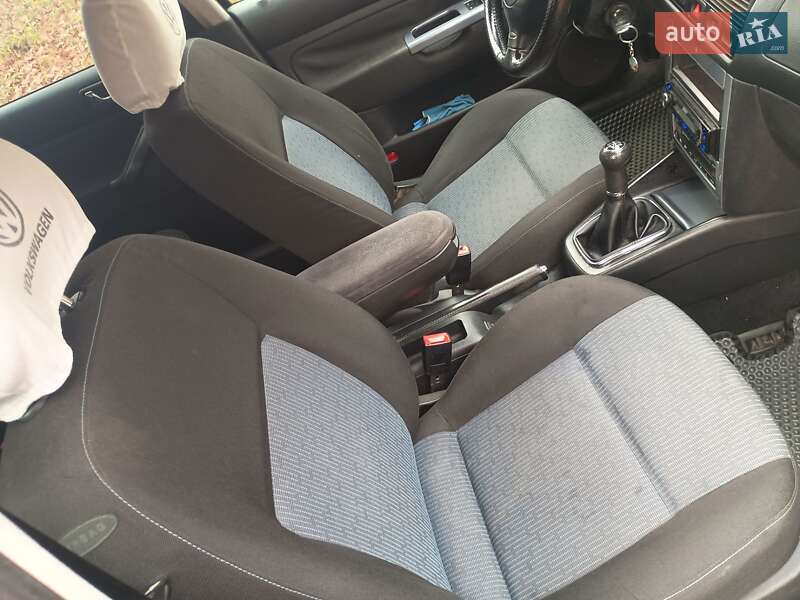 Хэтчбек Volkswagen Golf 2003 в Рогатине фото 5 Хэтчбек Volkswagen Golf 2003 в Рогатине