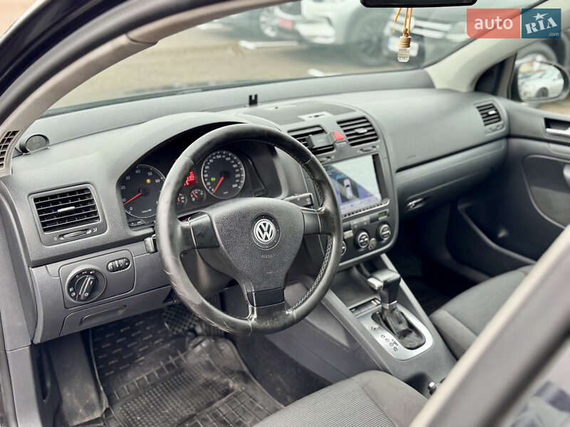 Хэтчбек Volkswagen Golf 2006 в Киеве