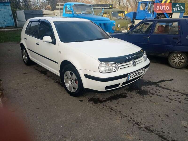 Хэтчбек Volkswagen Golf 1998 в Локачах