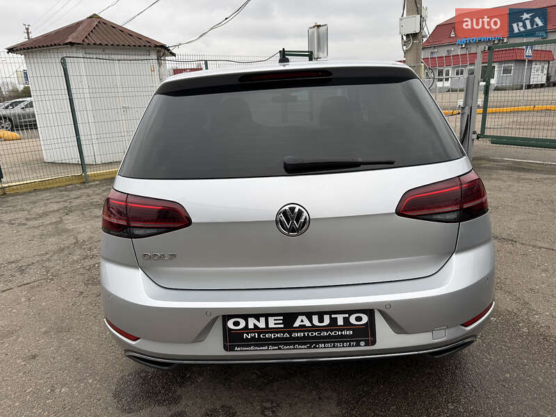 Хетчбек Volkswagen Golf 2018 в Києві