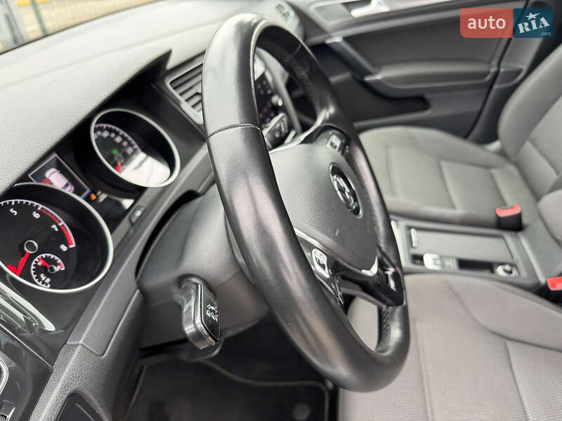 Хетчбек Volkswagen Golf 2018 в Києві