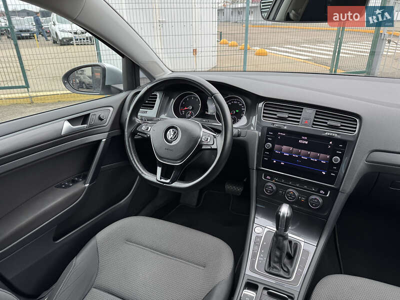 Хетчбек Volkswagen Golf 2018 в Києві