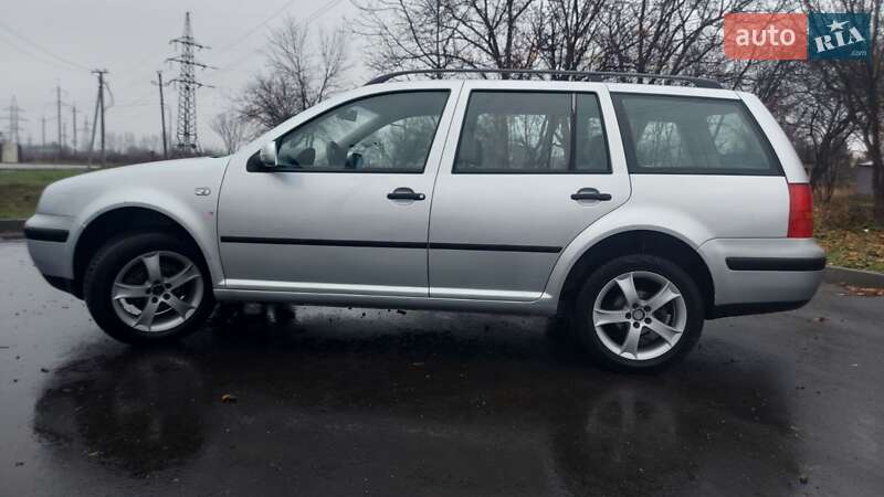 Універсал Volkswagen Golf 2001 в Харкові