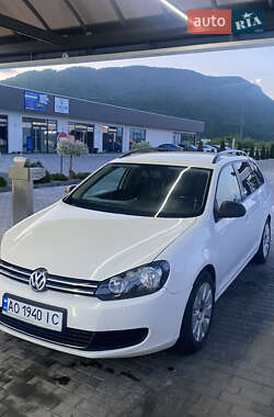 Универсал Volkswagen Golf 2010 в Хусте