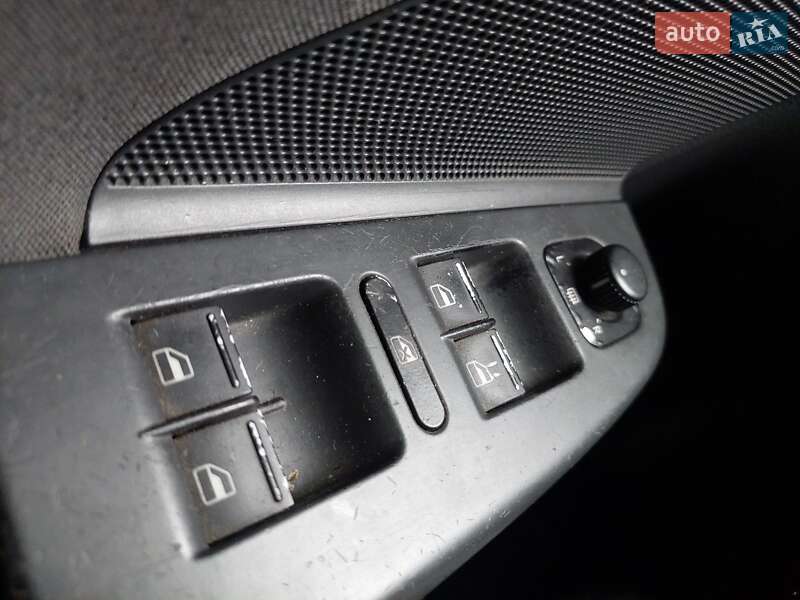 Хетчбек Volkswagen Golf 2004 в Летичіві фото 54 Хетчбек Volkswagen Golf 2004 в Летичіві