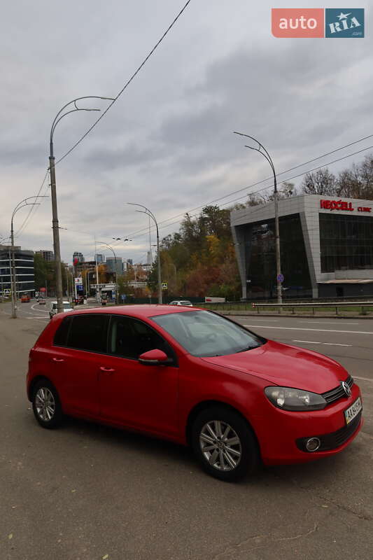Хэтчбек Volkswagen Golf 2012 в Киеве