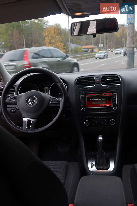 Хэтчбек Volkswagen Golf 2012 в Киеве