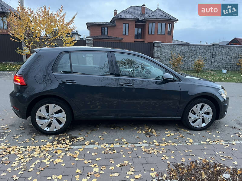Хетчбек Volkswagen Golf 2020 в Києві