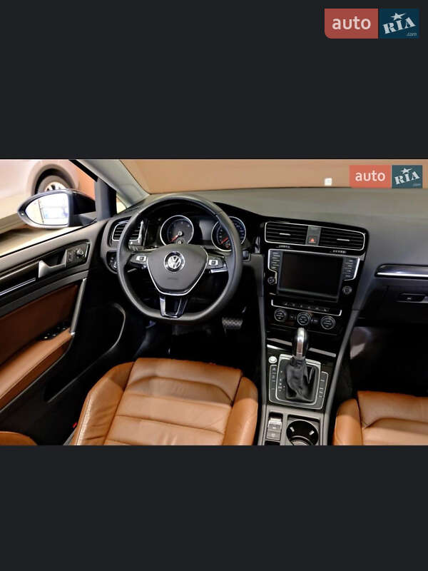 Хэтчбек Volkswagen Golf 2014 в Одессе