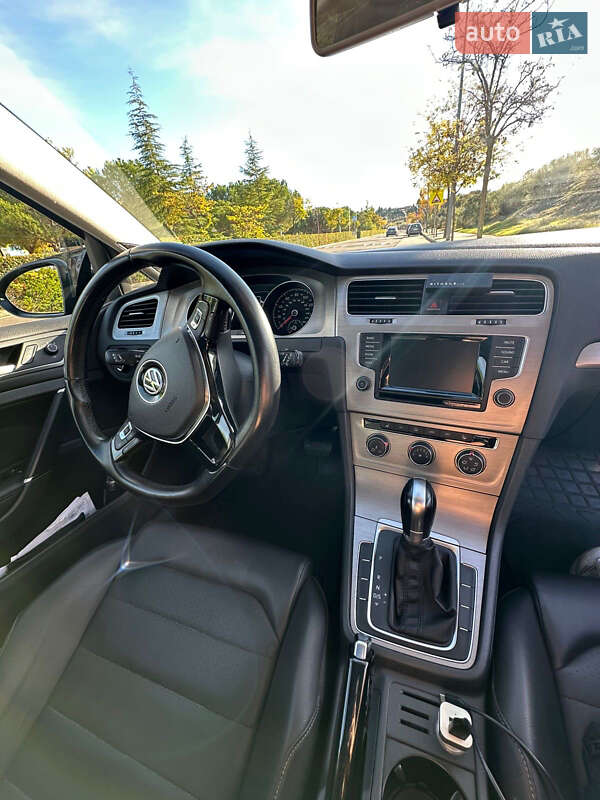 Хэтчбек Volkswagen Golf 2015 в Харькове