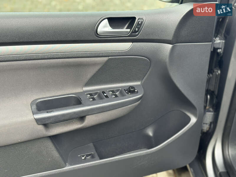 Хэтчбек Volkswagen Golf 2007 в Иршаве