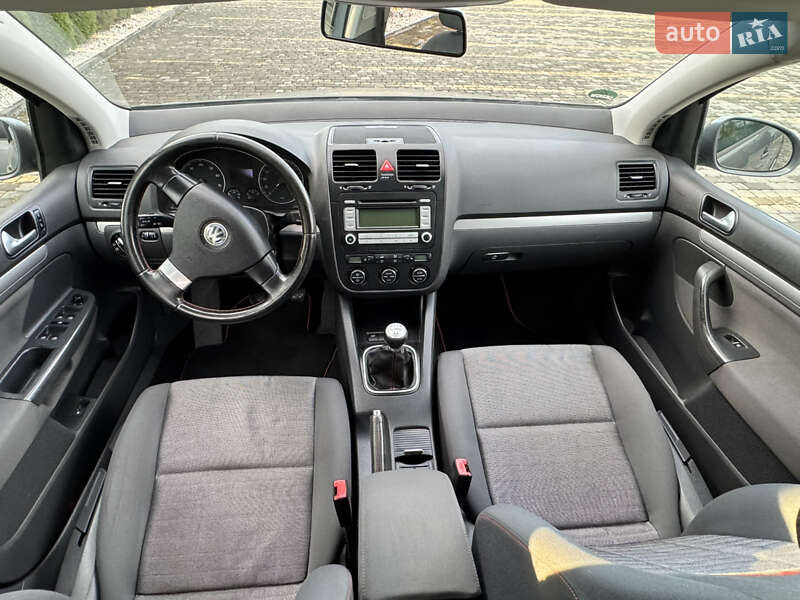 Хэтчбек Volkswagen Golf 2007 в Иршаве