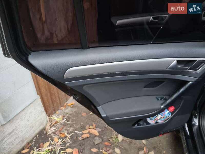 Универсал Volkswagen Golf 2017 в Ровно
