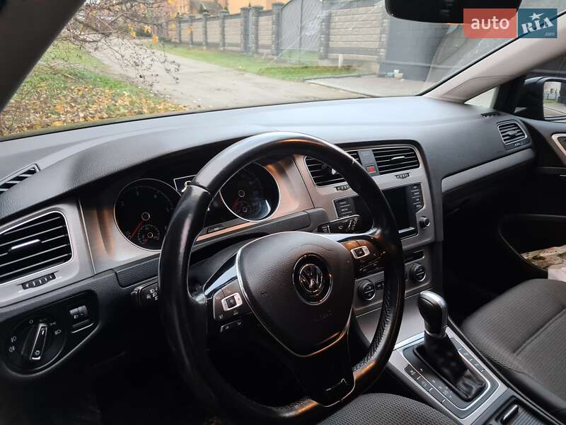Универсал Volkswagen Golf 2017 в Ровно