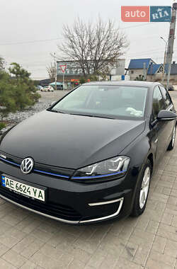 Хетчбек Volkswagen Golf 2016 в Дніпрі