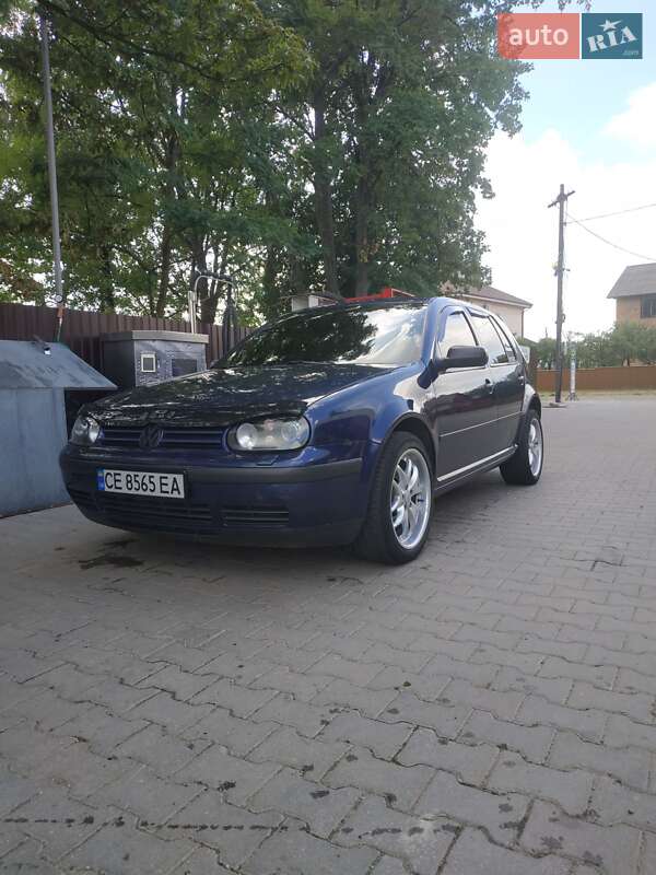 Хэтчбек Volkswagen Golf 2002 в Черновцах