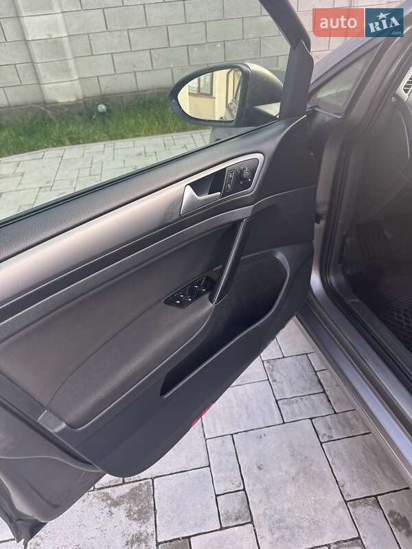 Універсал Volkswagen Golf 2014 в Рівному