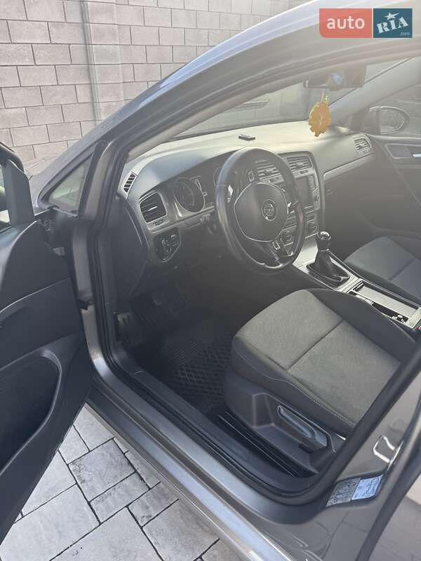 Універсал Volkswagen Golf 2014 в Рівному