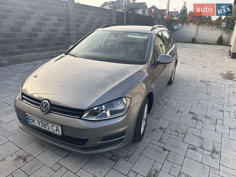 Універсал Volkswagen Golf 2014 в Рівному