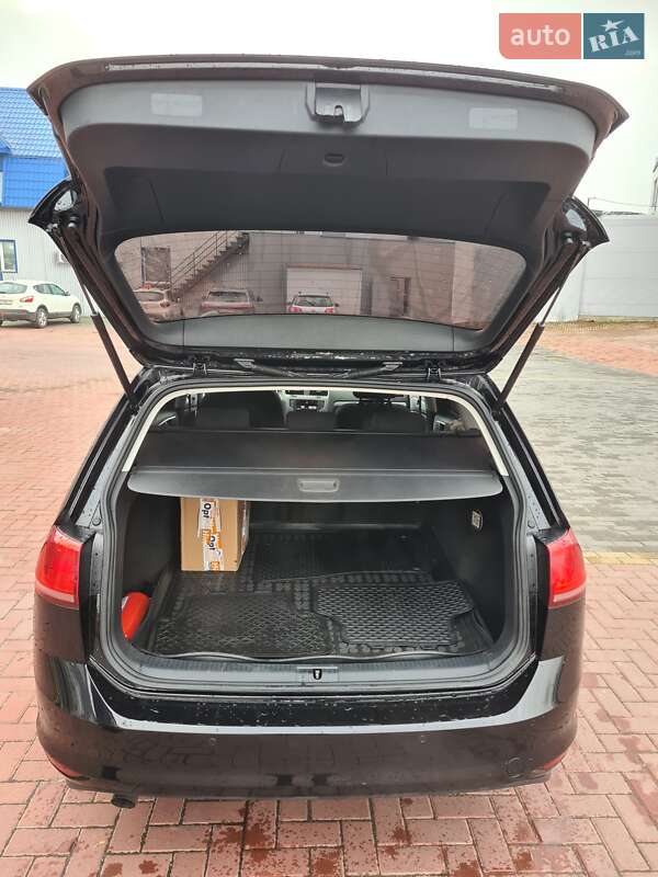 Универсал Volkswagen Golf 2017 в Ровно