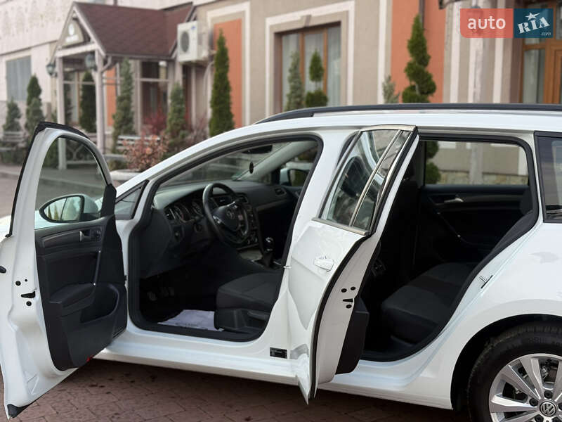 Універсал Volkswagen Golf 2017 в Стрию