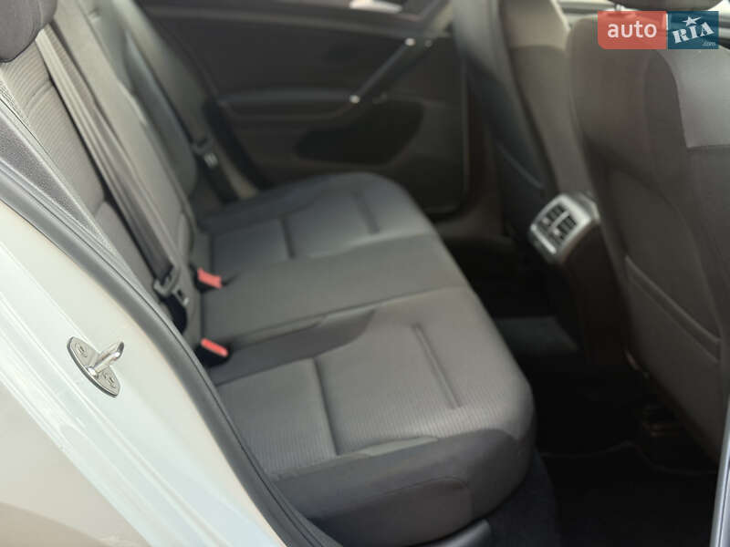 Універсал Volkswagen Golf 2017 в Стрию