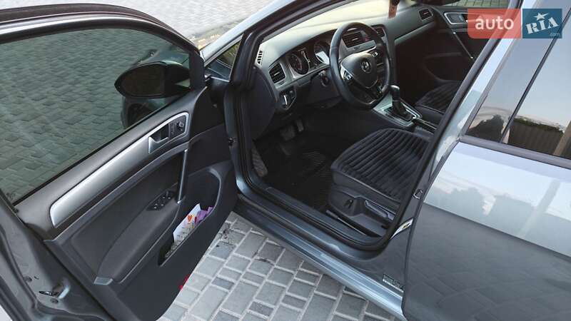 Универсал Volkswagen Golf 2015 в Львове